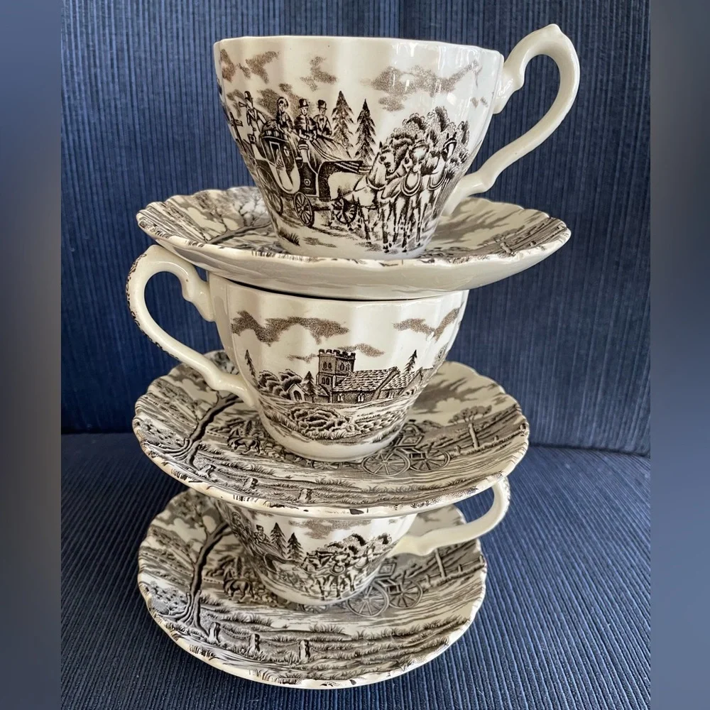 6 Teacups & Saucers - Picture 4 of 5